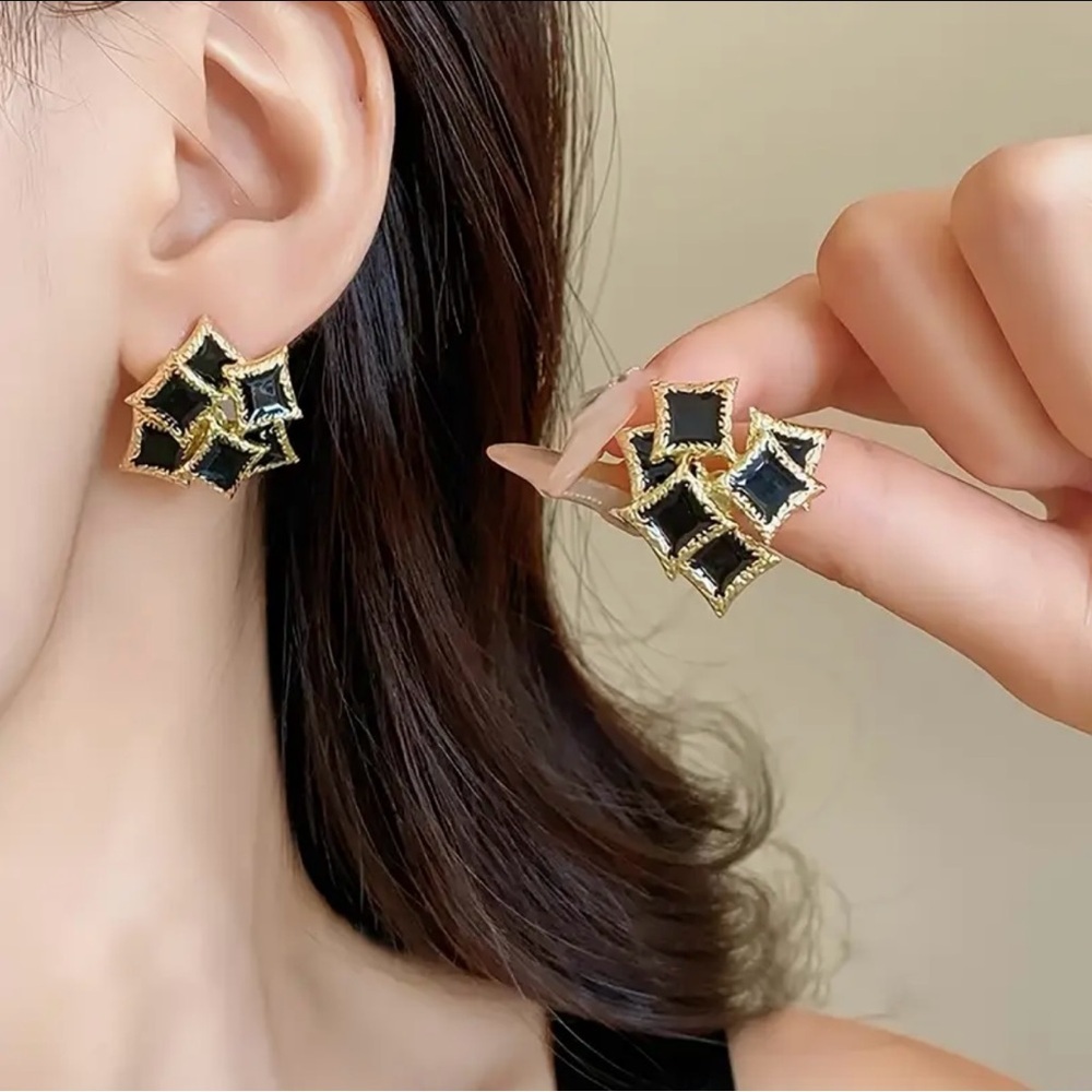 Elegant Black and Gold Geometric Earrings